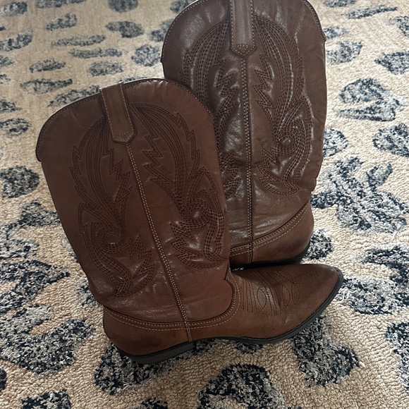 Coconuts by Matisse Brown Heeled Boots - Picture 2 of 4